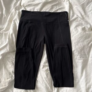 Athleta black leggings with pockets. Size S #activewear #leggings